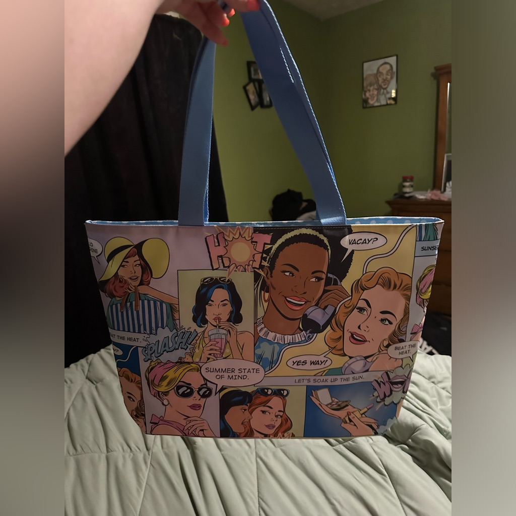 Brand New Super Cute Este Lauder Tote